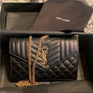Saint Laurent Monogramme Large Grain De Poudre Wallet on Chain.